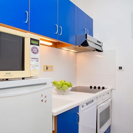 Apartment Zlatica By El-Pi Tours Malinska Bagian luar foto