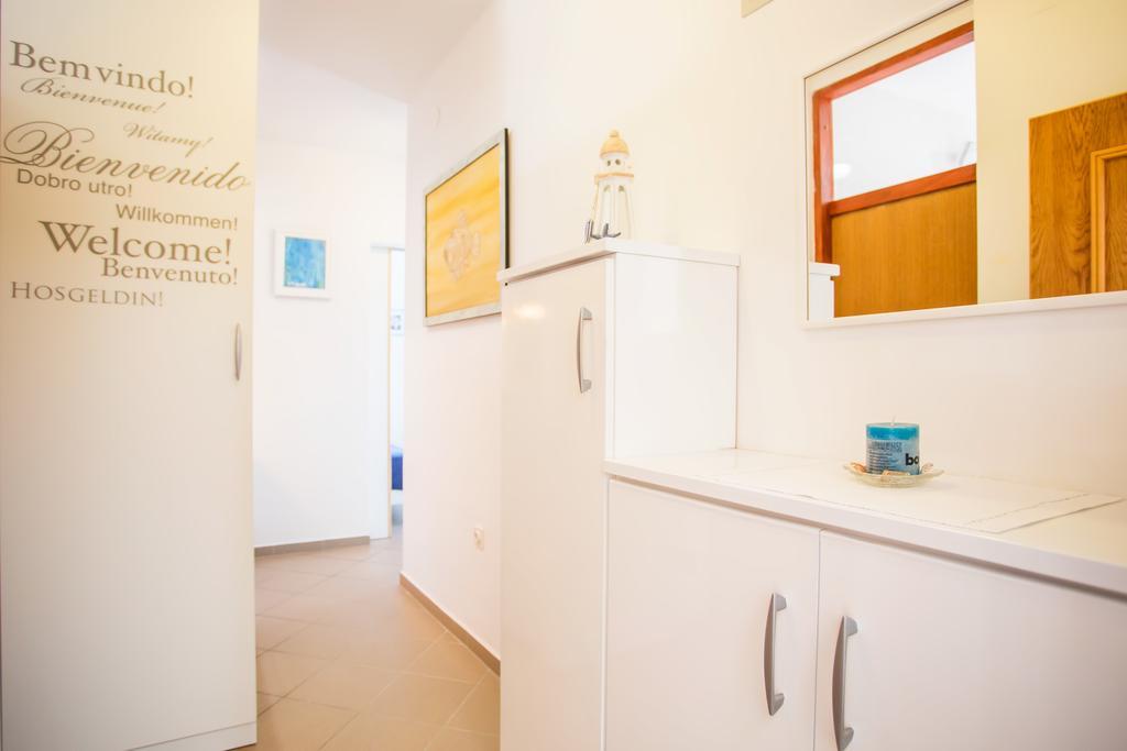 Apartment Zlatica By El-Pi Tours Malinska Bagian luar foto