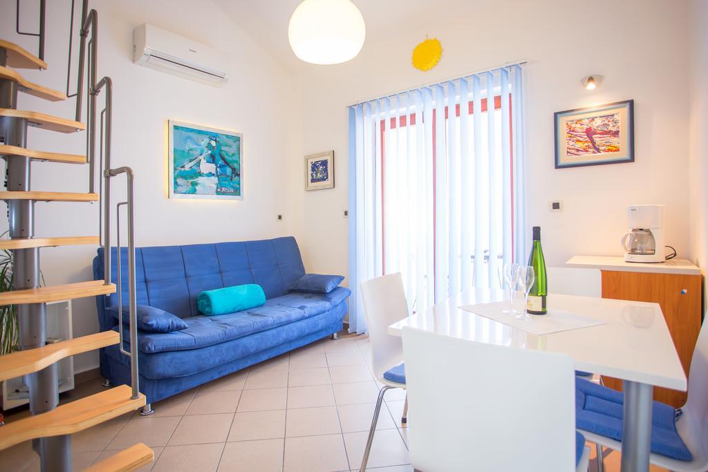 Apartment Zlatica By El-Pi Tours Malinska Bagian luar foto
